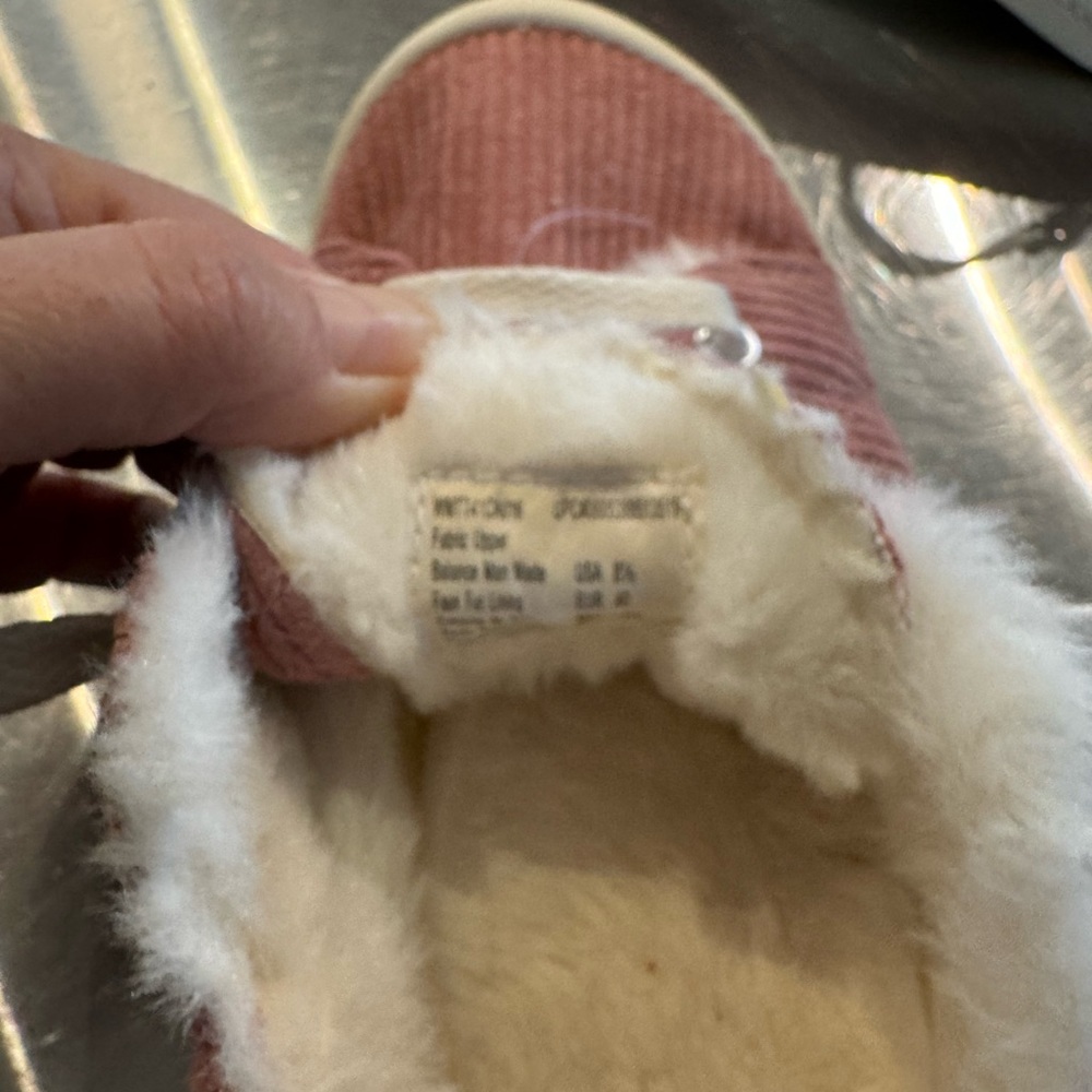 Women’s pink corduroy tennis shoe